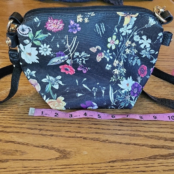 unkown Handbags - Black Floral Crossbody Bag with Zippered Closure